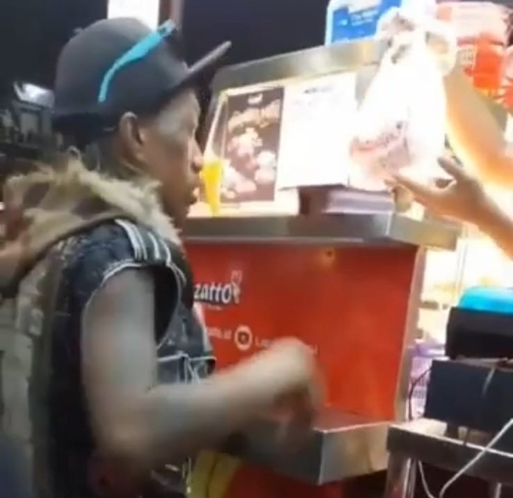 Kisah Inspiratif: Anak Punk Berbagi Makanan